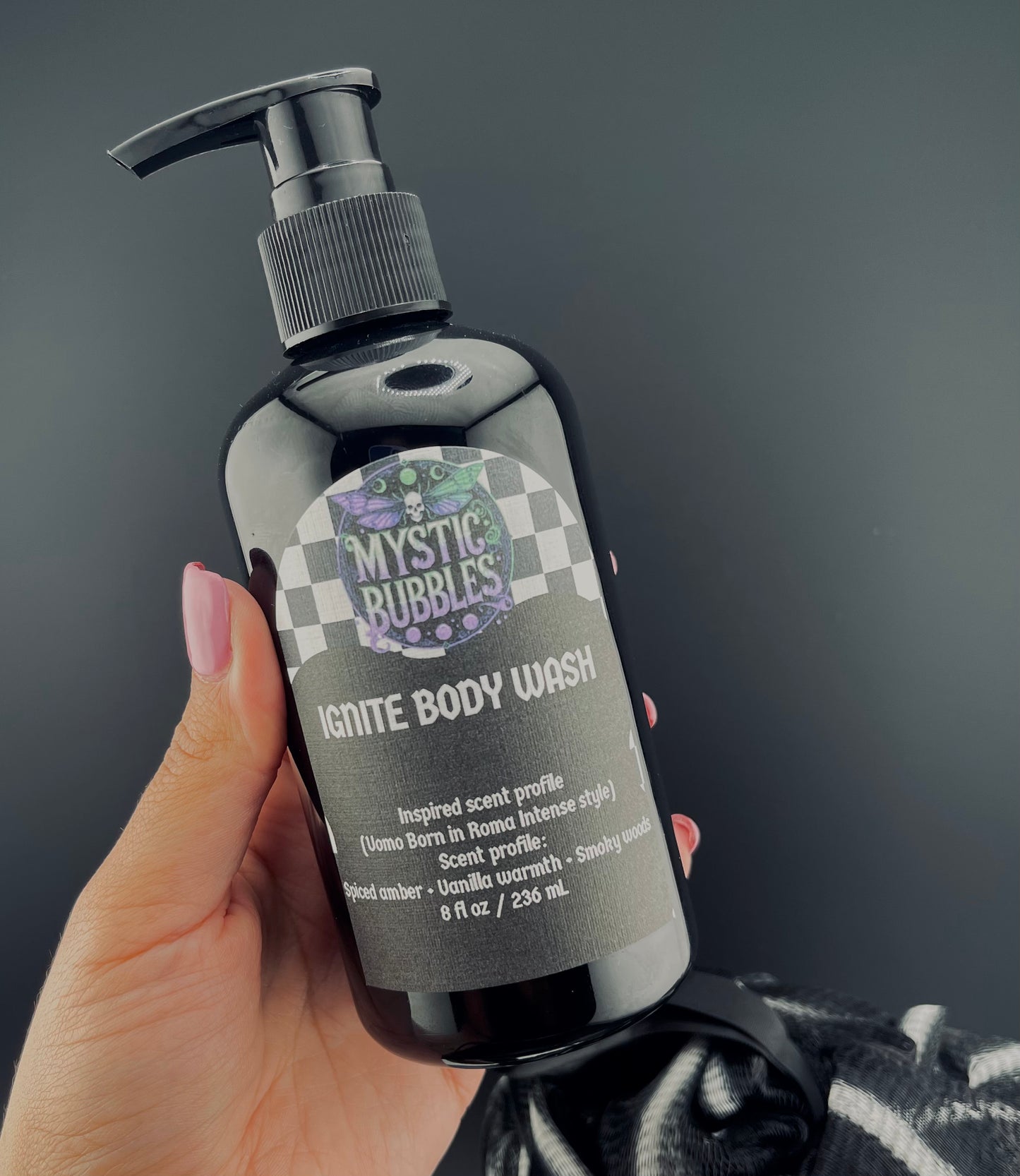 Paquete para el Día del Padre Ignite | Lujoso regalo de ducha para él - fragancia inspirada en Uomo Born in Roma Intense de Valentino. Incluye gel de ducha, jabón en barra con carbón activado y esponja de ducha.